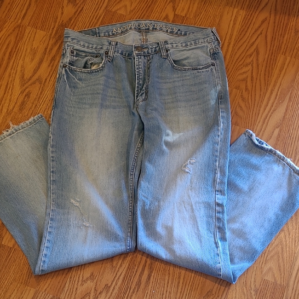 American Eagle Outfitters Women's Faded Blue Straight Leg Jeans